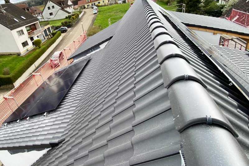 10 kWp PV-Anlage auf dem Satteldach jetzt bei Ullrich Bauprojekte und Vorteile sichern