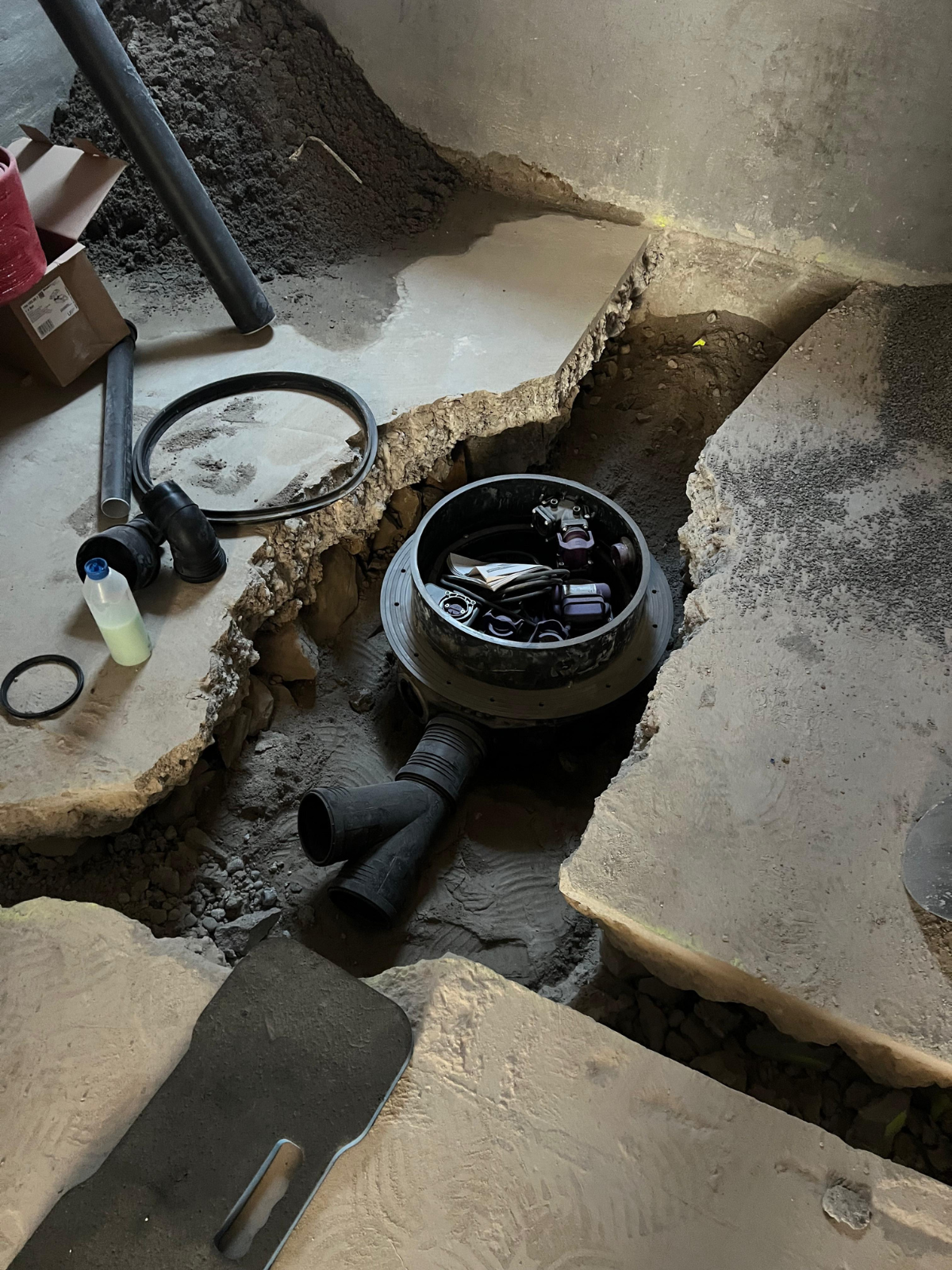 Einbau einer Hebeanlage im Keller durch Ullrich Bauprojekte – sichere Abwasserentsorgung bei Räumen unterhalb der Rückstauebene.