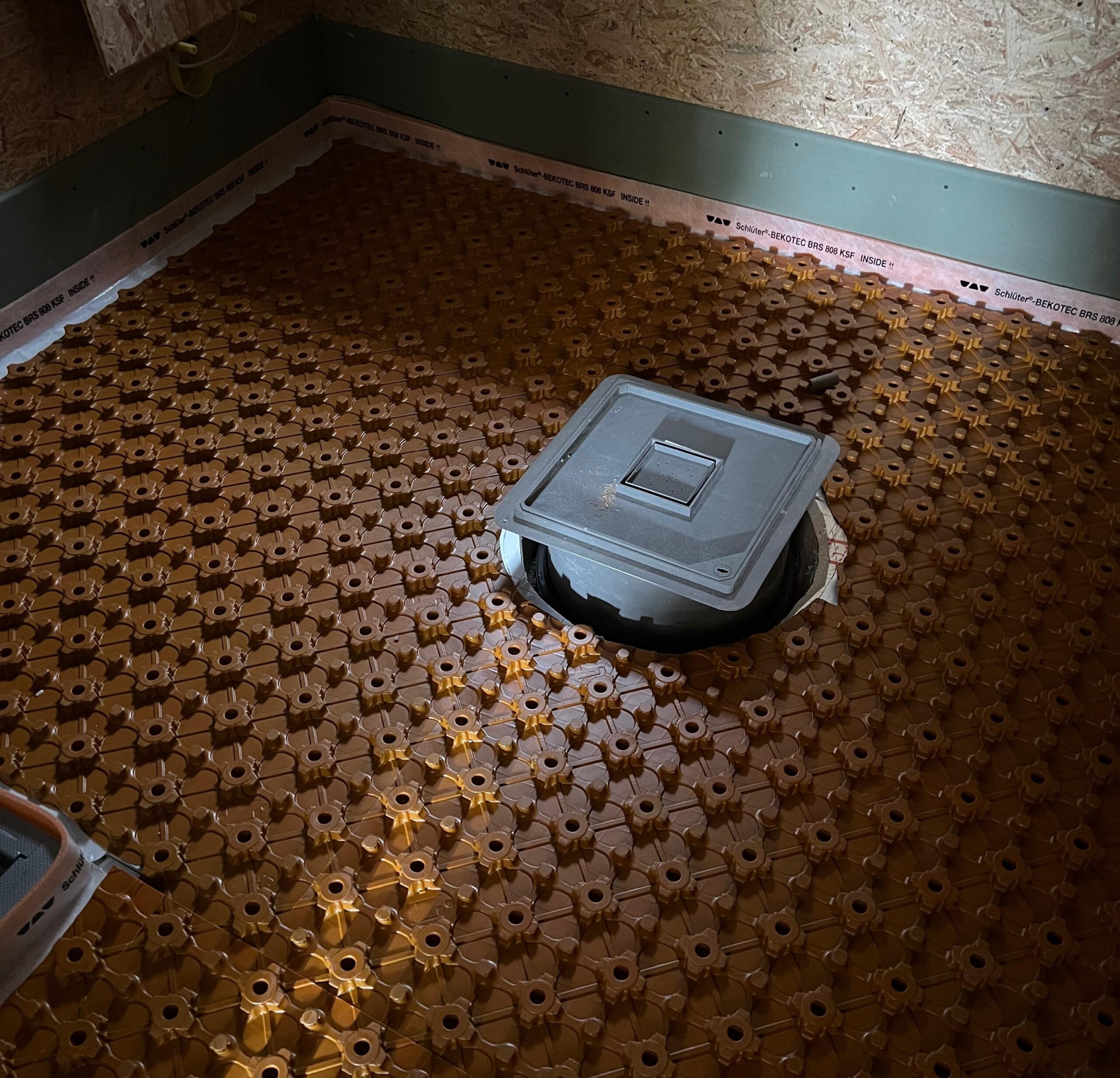 Eingebaute Hebeanlage in einer Untergeschosswohnung von Ullrich Bauprojekte in Sindelfingen