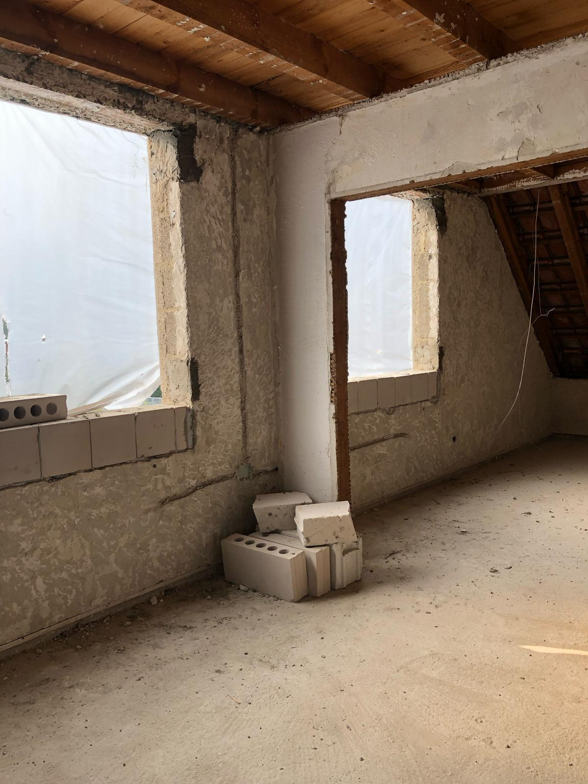 Erweiterung bestehender Fensteröffnungen für moderne Wohnlösungen – fachgerecht realisiert durch Ullrich Bauprojekte.