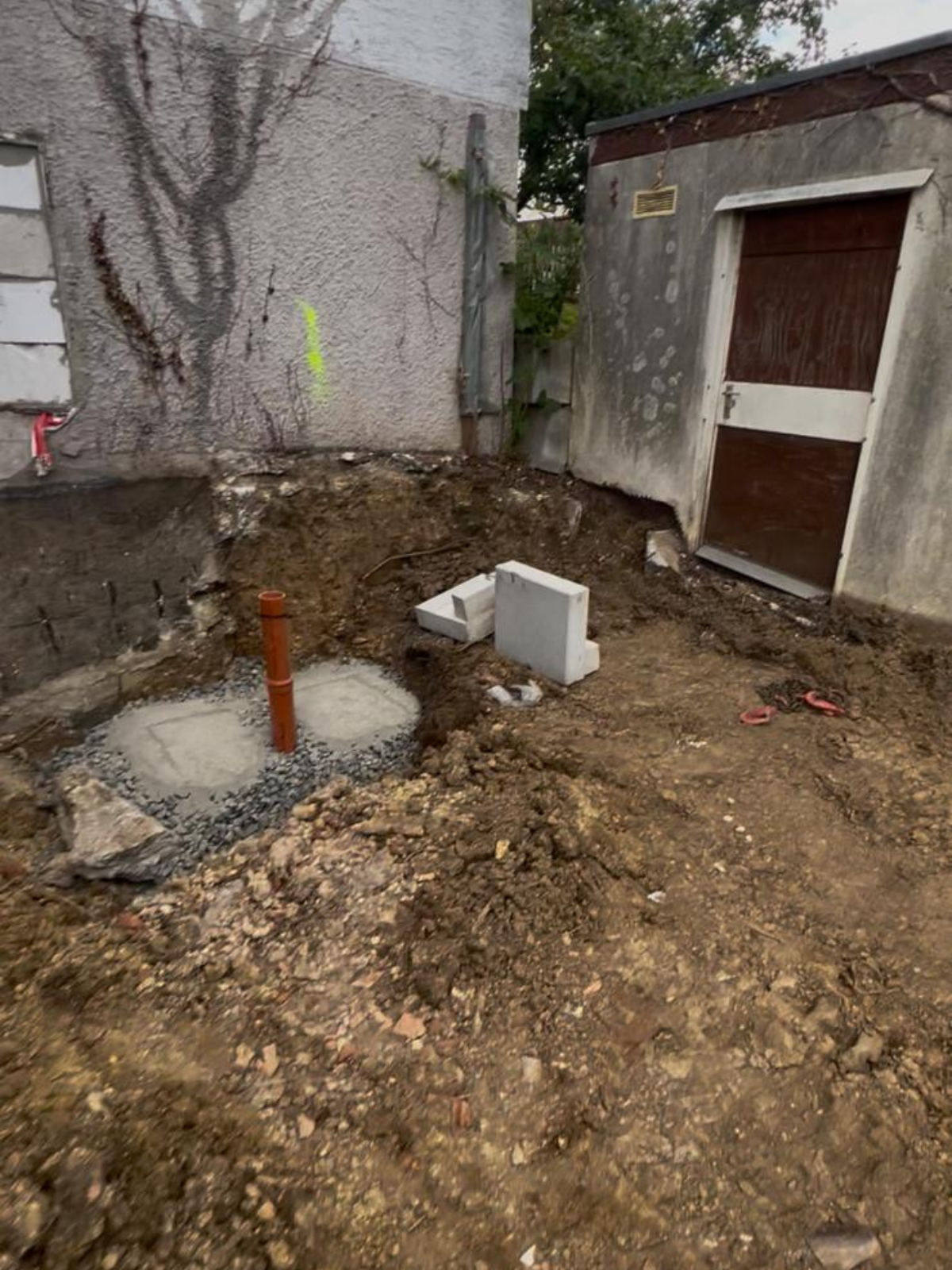 Fachgerechte Fundamenterstellung für Luft-Wasser-Wärmepumpen – langlebig, vibrationsarm und normgerecht ausgeführt.