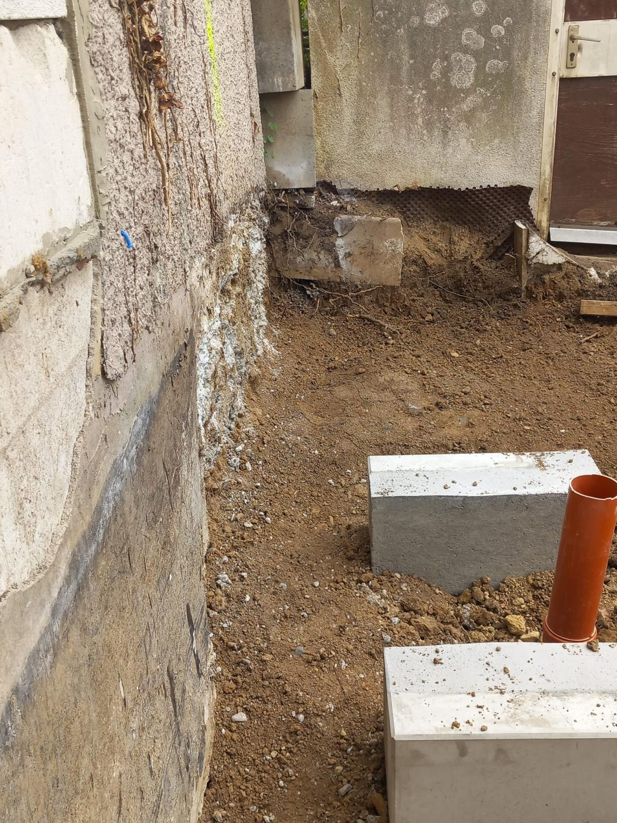 Fundament für Wärmepumpe nach Herstellervorgaben – stabil, frostsicher und exakt umgesetzt von Ullrich Bauprojekte.