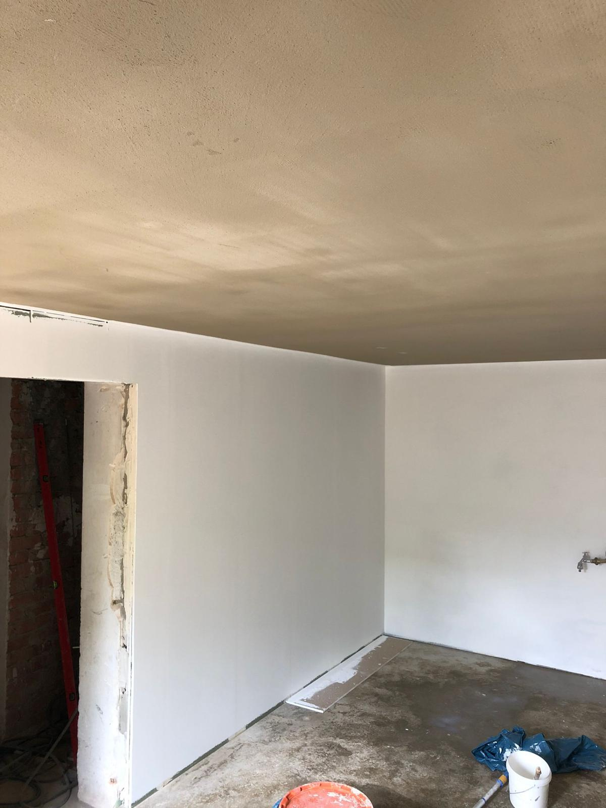 Kellerdecke in Schönaich gedämmt – effektiver Wärmeschutz unter der Garage durch fachgerechte Dämmung und Verspachtelung.