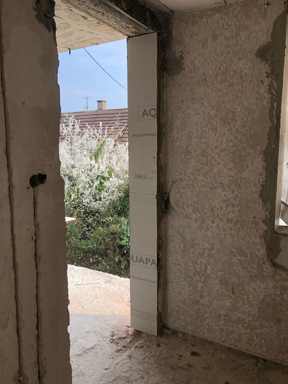 Neue Fensteröffnung im Mauerwerk zur energetischen Sanierung – ausgeführt von einem Partnerunternehmen der Ullrich Group.